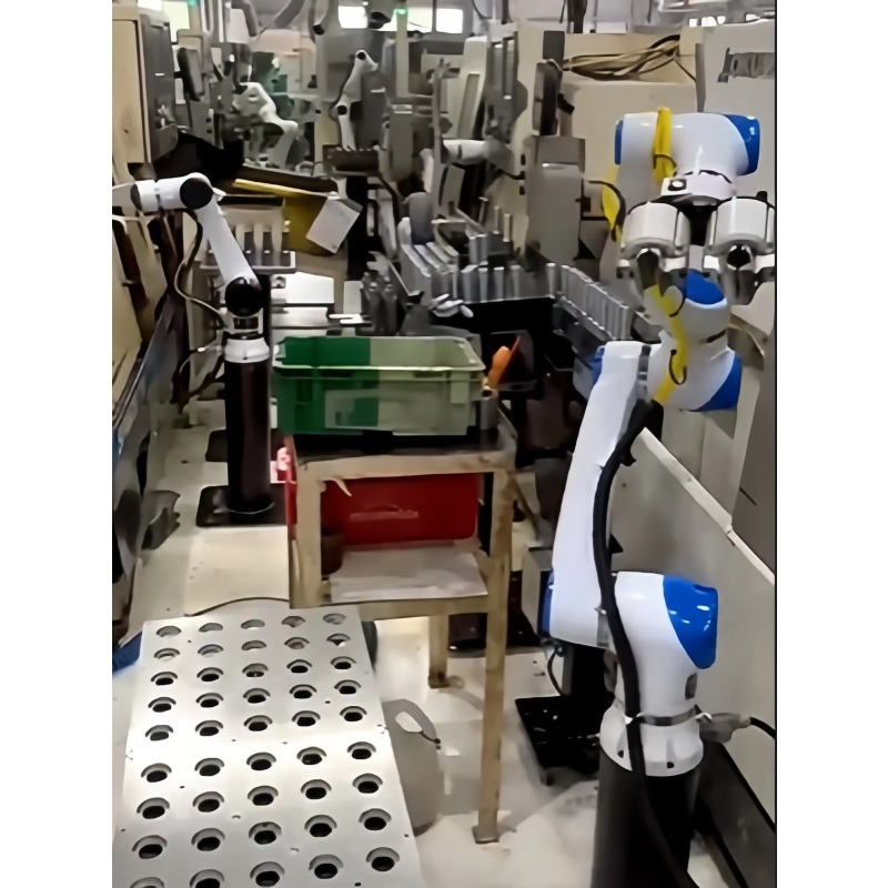 自律型ピッキング機能付き金属加工機械。CNCによる研磨・研削 - Robot Arm Metal のレビューと価格