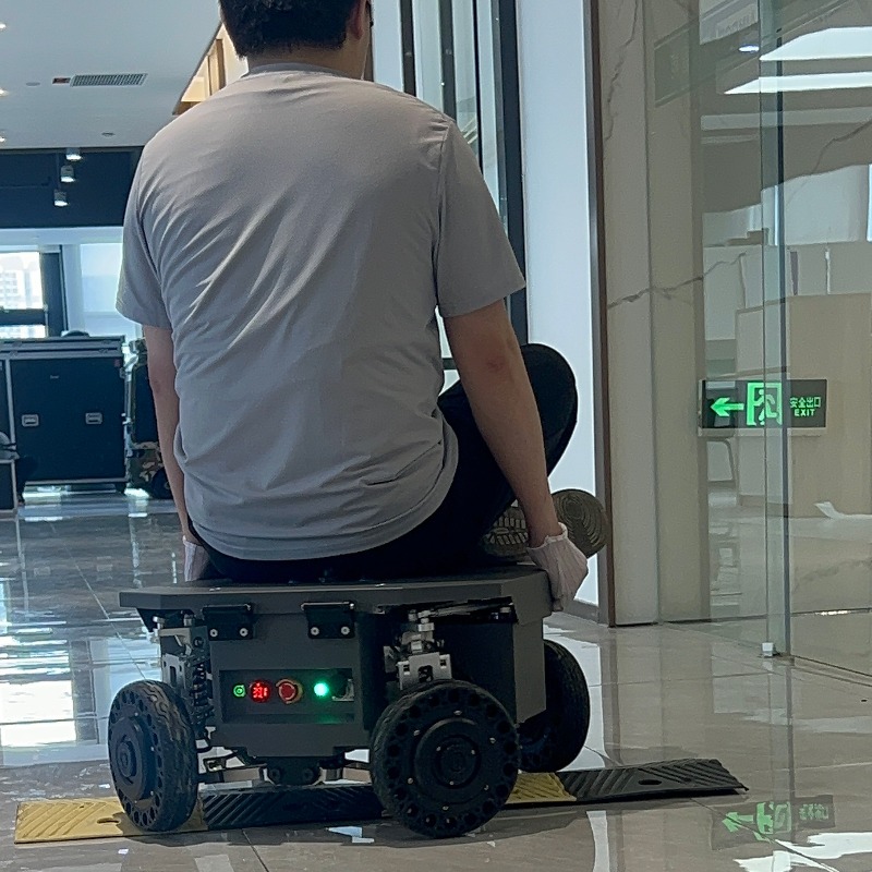 自律型セキュリティロボット、AI搭載パトロールロボット、4輪 - Robot Wheel のレビューと価格